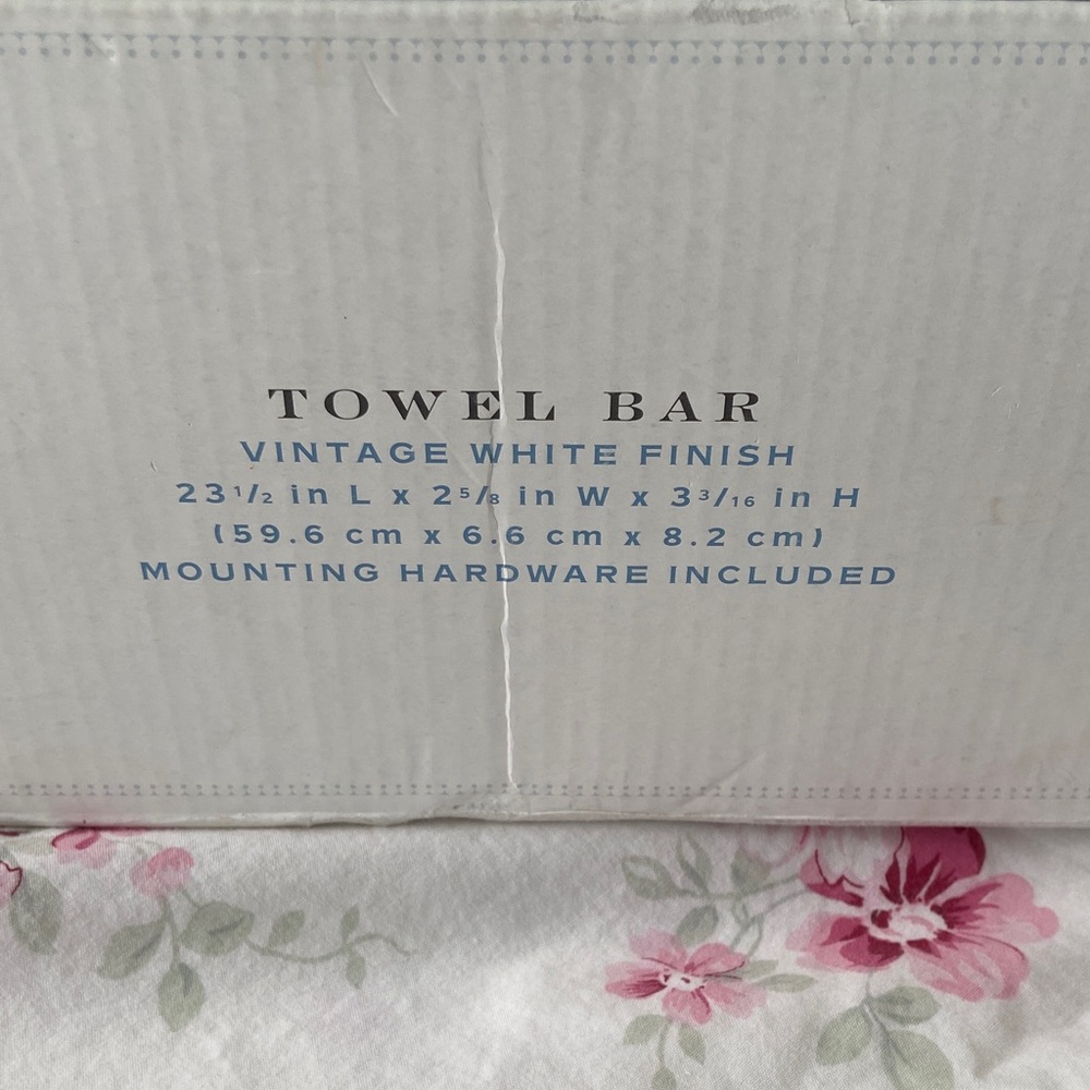 Simply Shabby Chic Cream Floral Roses Towel Bar NEW - Picture 4 of 16